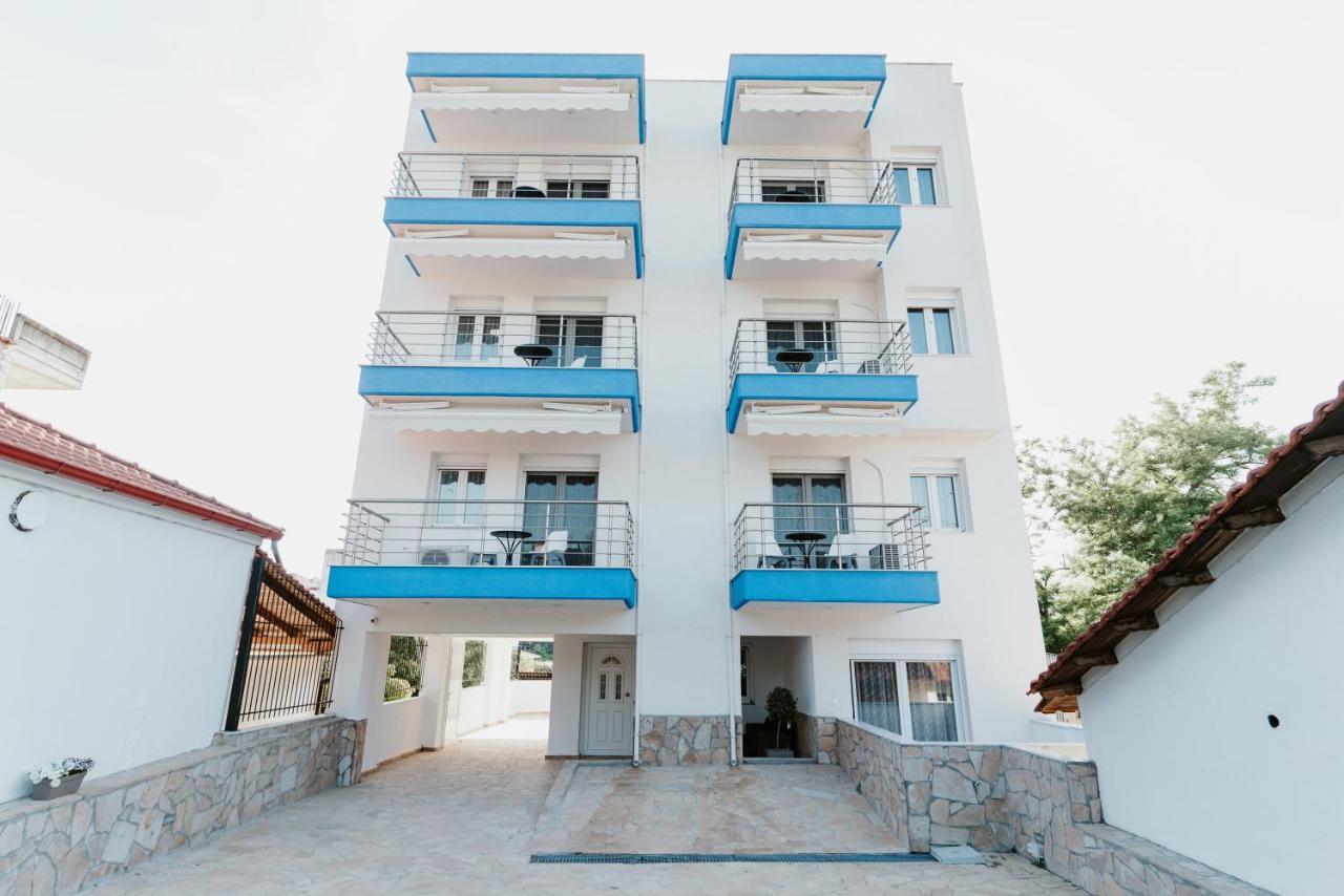 Blue And White Luxury Apartments Nea Kallikrateia Extérieur photo