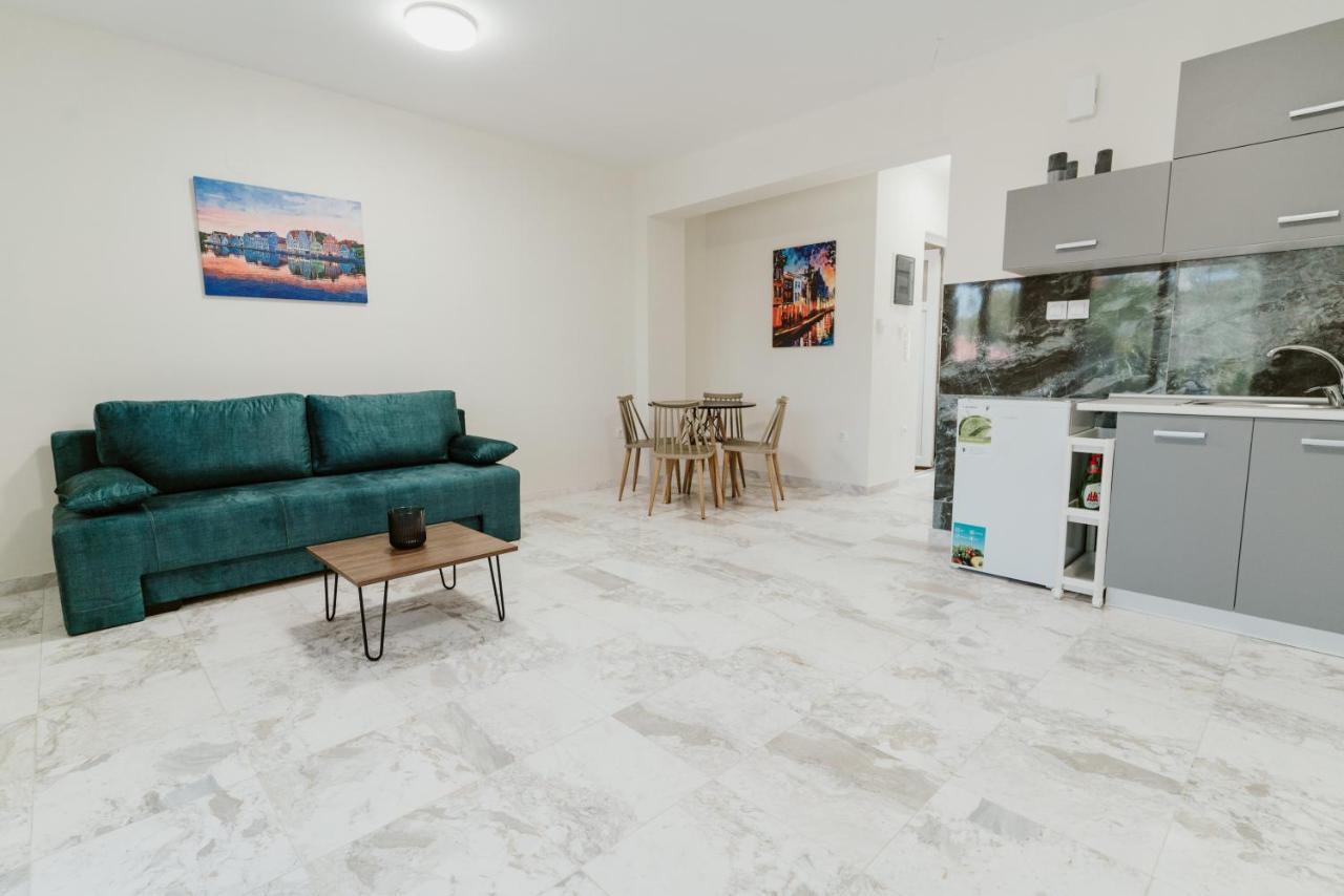 Blue And White Luxury Apartments Nea Kallikrateia Extérieur photo