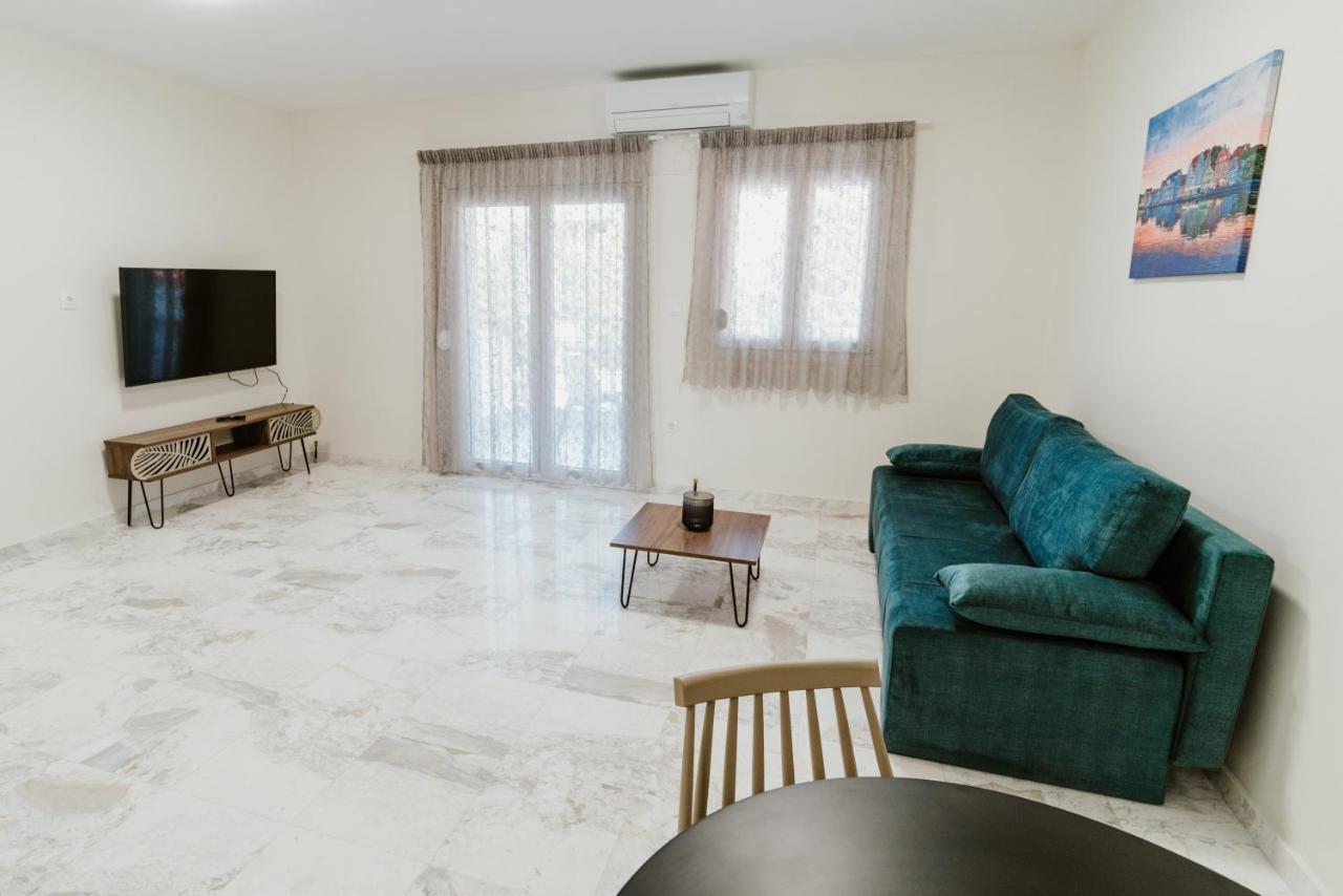 Blue And White Luxury Apartments Nea Kallikrateia Extérieur photo