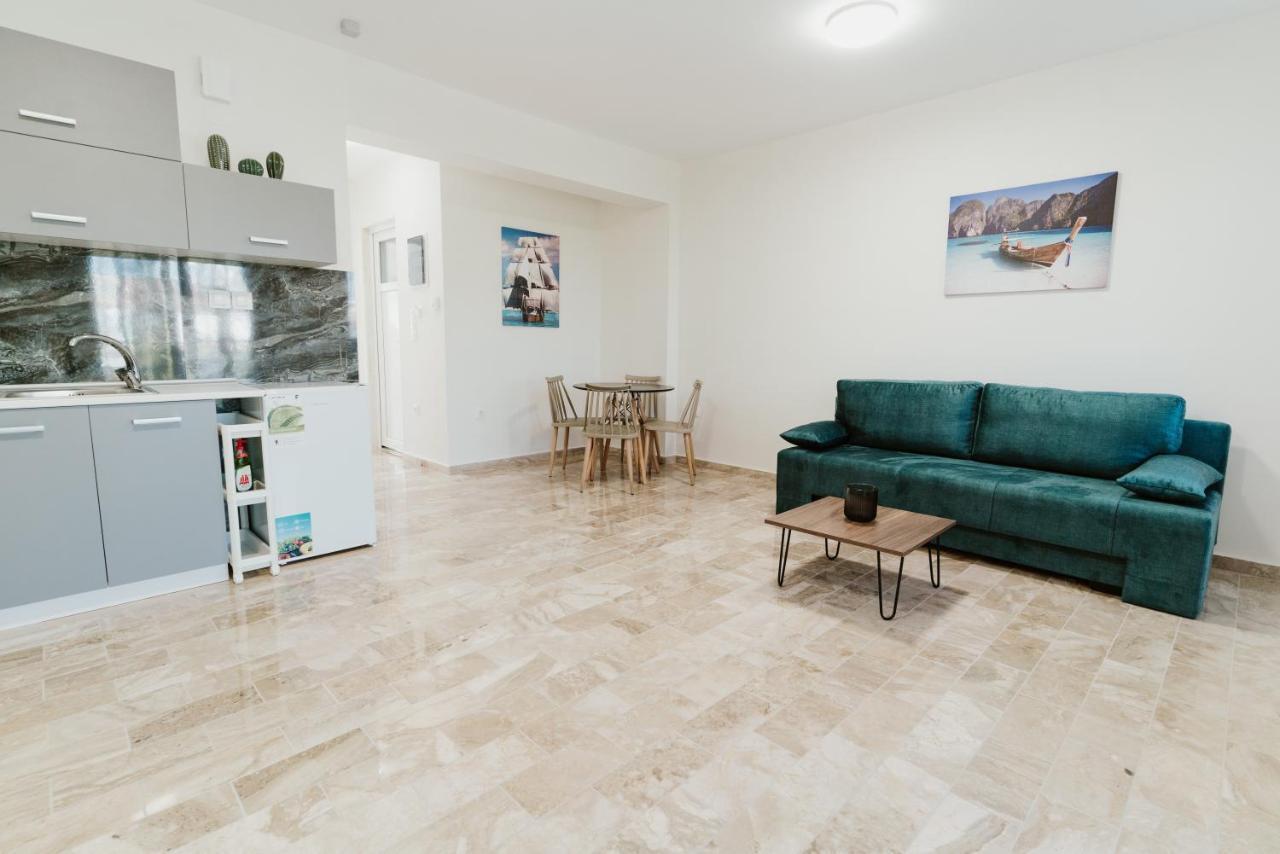 Blue And White Luxury Apartments Nea Kallikrateia Extérieur photo