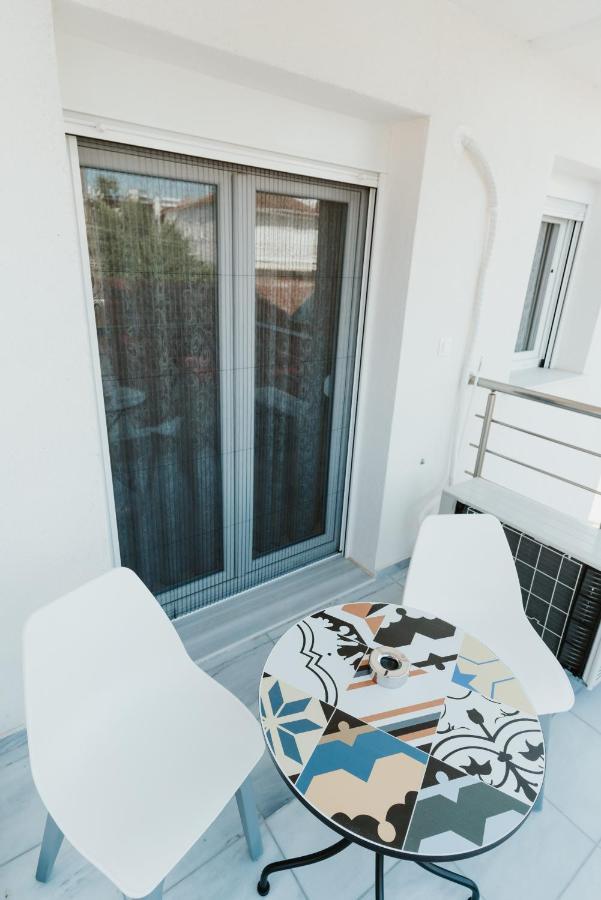 Blue And White Luxury Apartments Nea Kallikrateia Extérieur photo