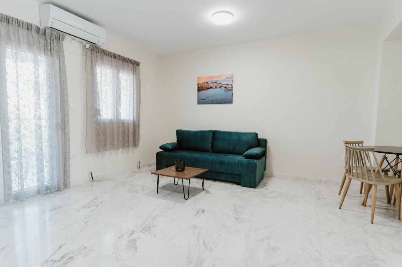 Blue And White Luxury Apartments Nea Kallikrateia Extérieur photo