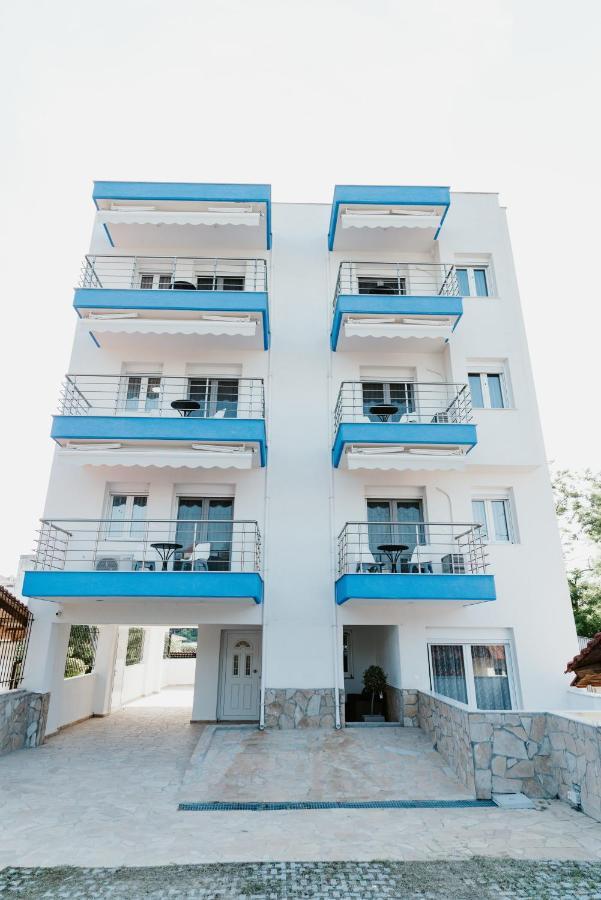 Blue And White Luxury Apartments Nea Kallikrateia Extérieur photo