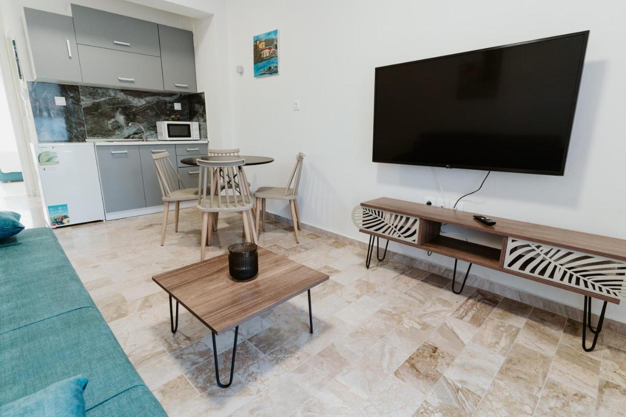 Blue And White Luxury Apartments Nea Kallikrateia Extérieur photo