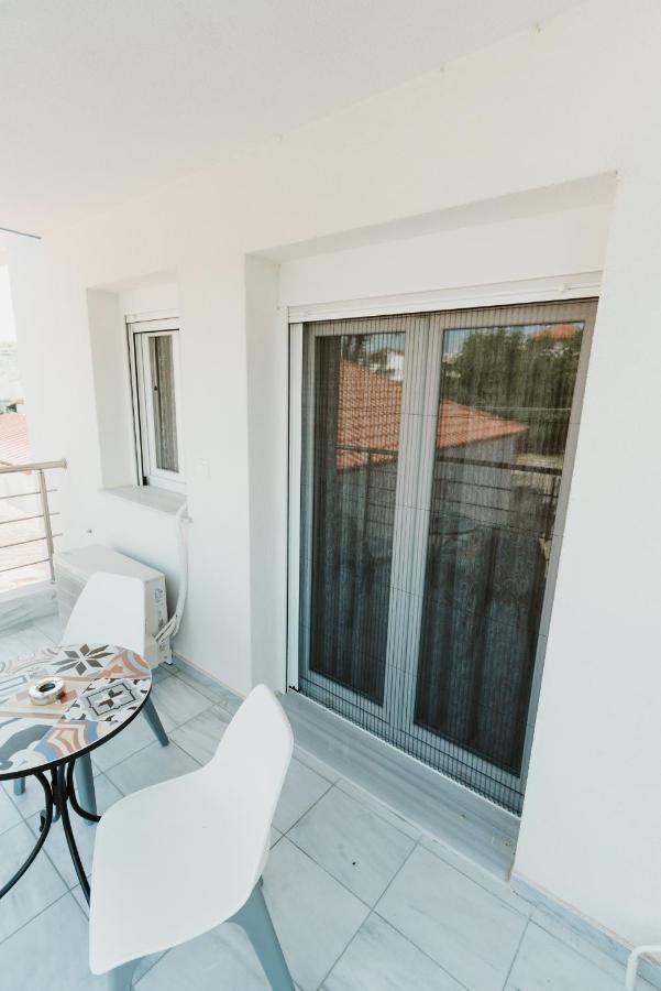 Blue And White Luxury Apartments Nea Kallikrateia Extérieur photo