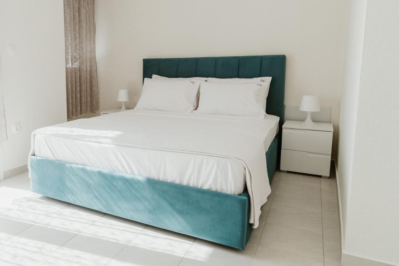 Blue And White Luxury Apartments Nea Kallikrateia Extérieur photo