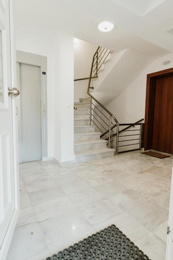 Blue And White Luxury Apartments Nea Kallikrateia Extérieur photo