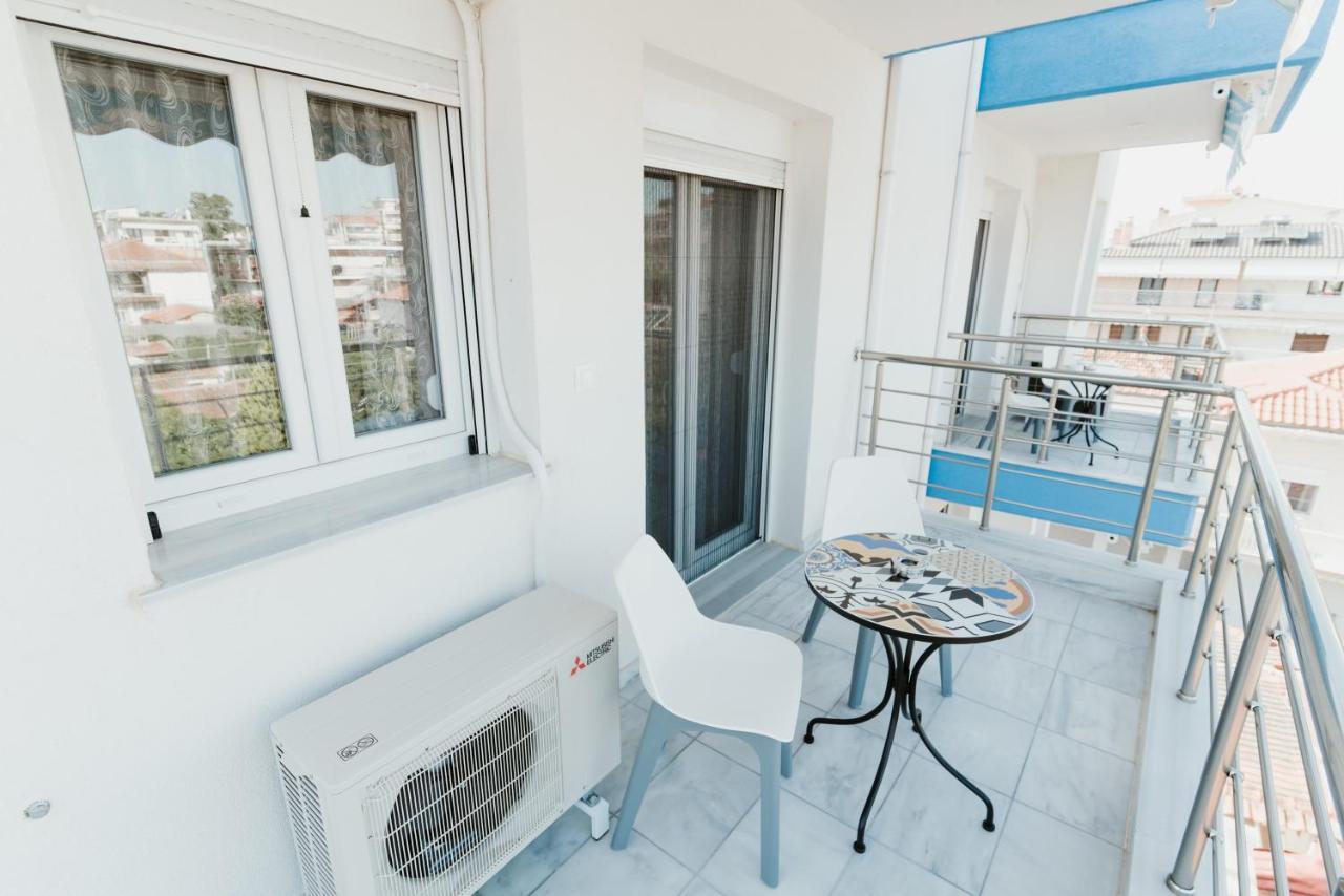 Blue And White Luxury Apartments Nea Kallikrateia Extérieur photo