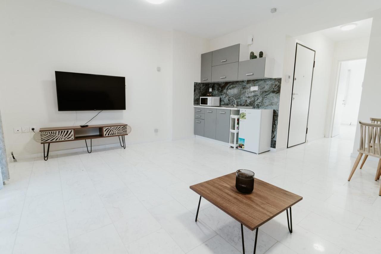 Blue And White Luxury Apartments Nea Kallikrateia Extérieur photo